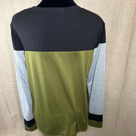 Color Block Sweater - Picture 2 of 3